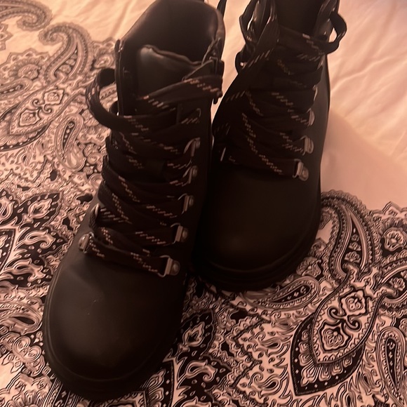 NWT BLACK BOOTS - Picture 2 of 8